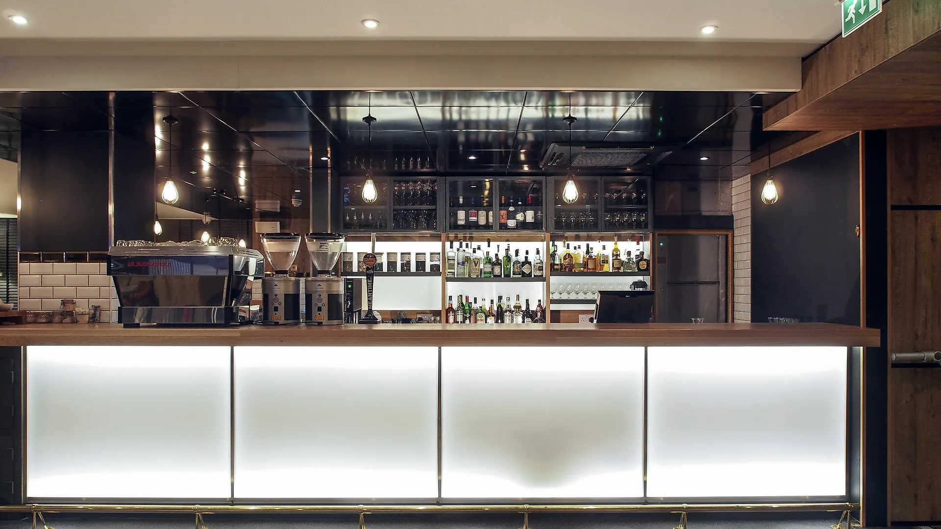 The Corner London City Hotel
